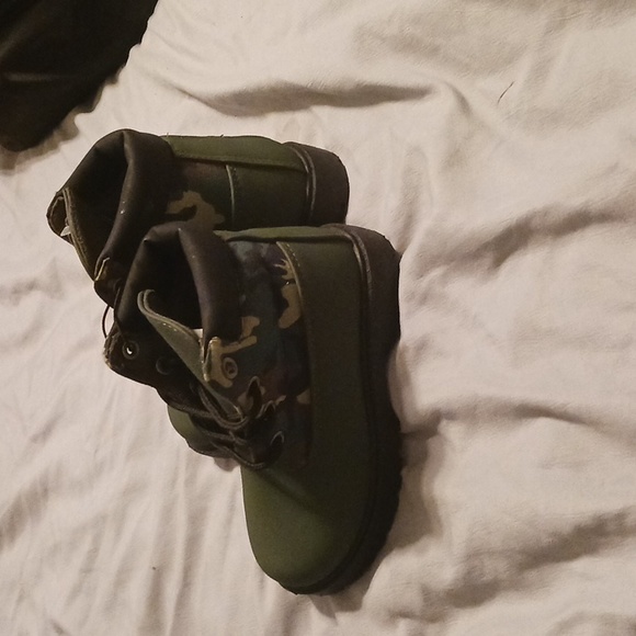 Toddler Boy Boots - Picture 3 of 6